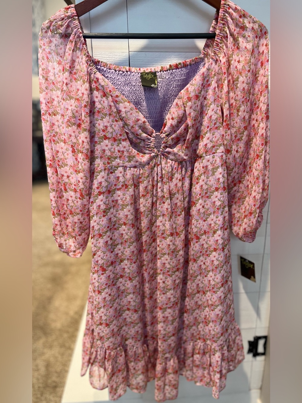 Taylor Floral Dress size 4 NWT